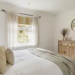 Heathmere- Lovely Views, Free Parking, Pet Friendly *