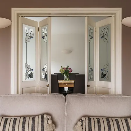 Heathmere- Lovely Views, Free Parking, Pet Friendly * Windermere