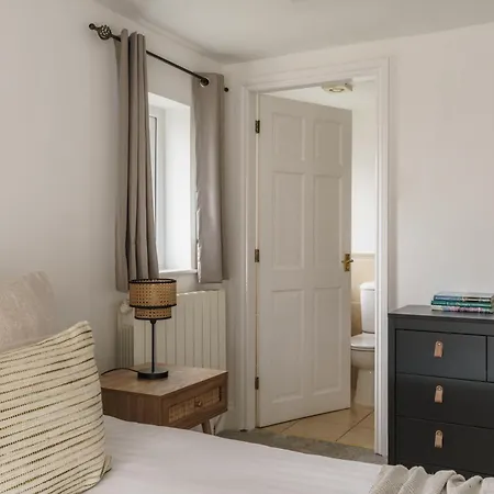 Heathmere- Lovely Views, Free Parking, Pet Friendly Holiday home *