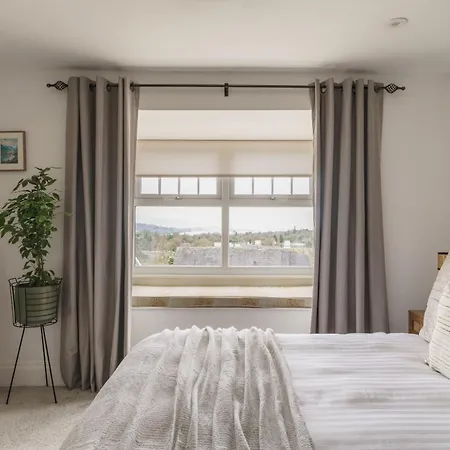 Heathmere- Lovely Views, Free Parking, Pet Friendly Holiday home Windermere