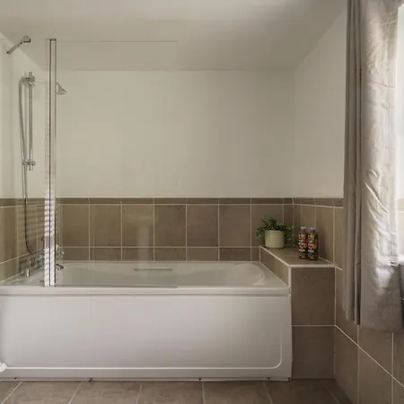 Heathmere- Lovely Views, Free Parking, Pet Friendly